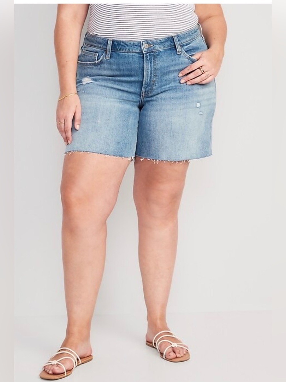 Old Navy Mid-Rise OG Loose Ripped Cut-Off Jean Shorts 7-inch inseam Nala size 22